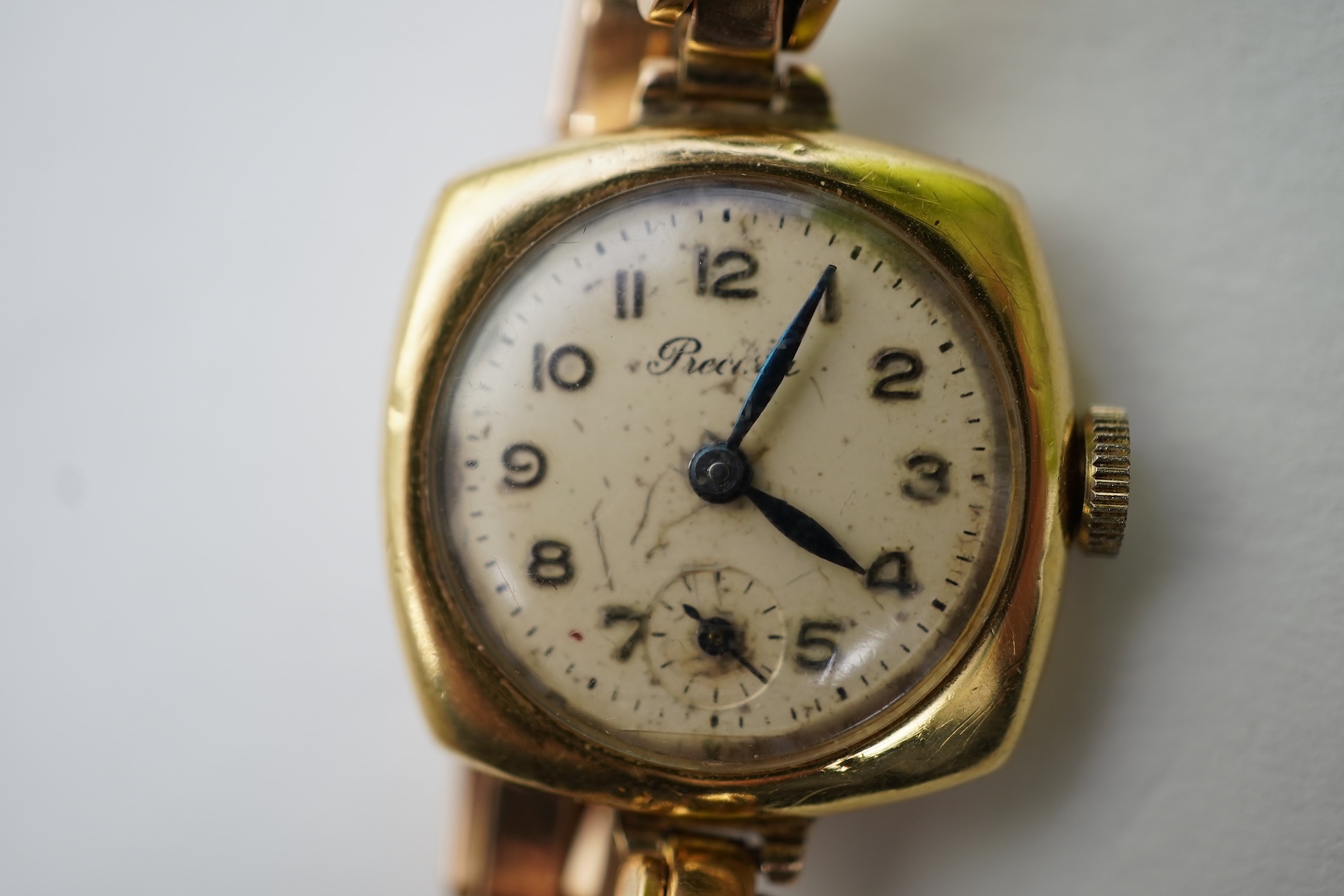 A group of jewellery and two watches